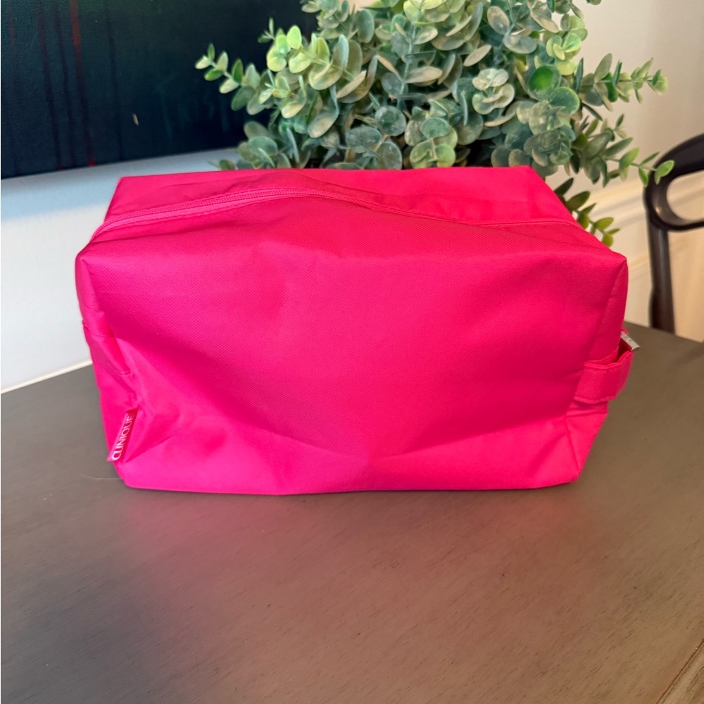 NWOT CLINIQUE TRAVEL BAG